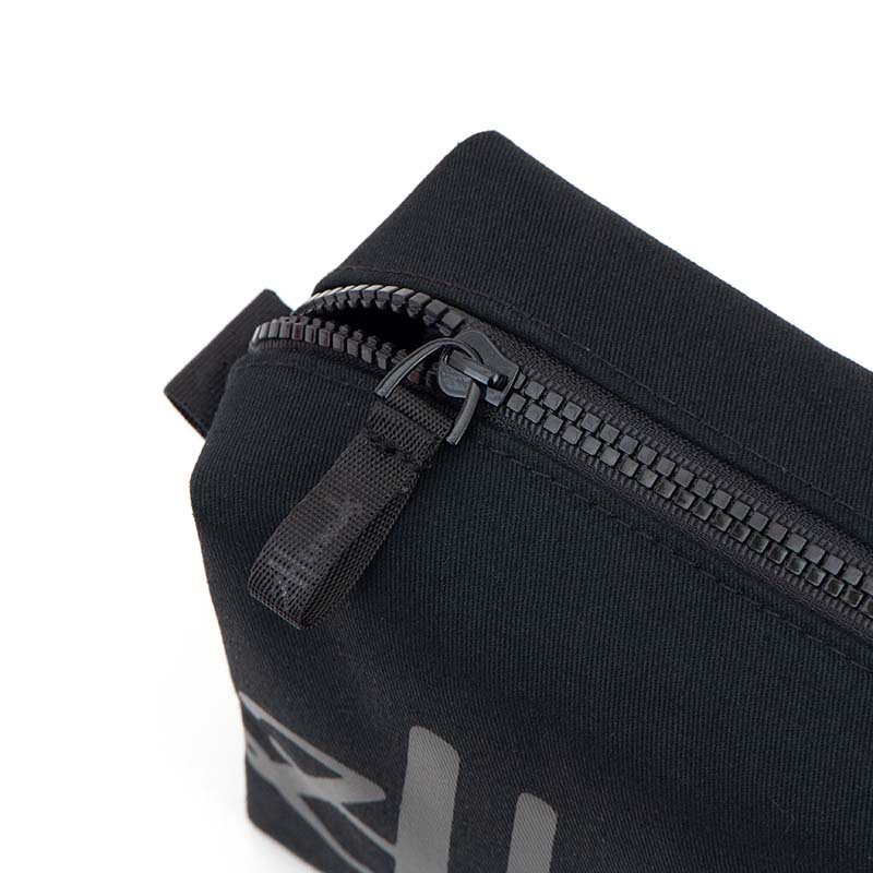 Sac cosmétique minimaliste en  - Luxury Skincare Samples avis et prix